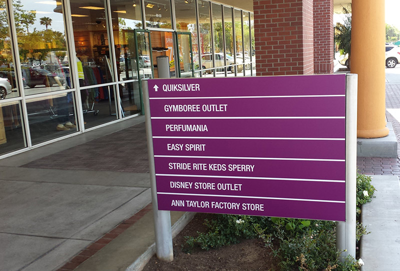 Signage at Gilroy Outlets, CA by Marketshare
